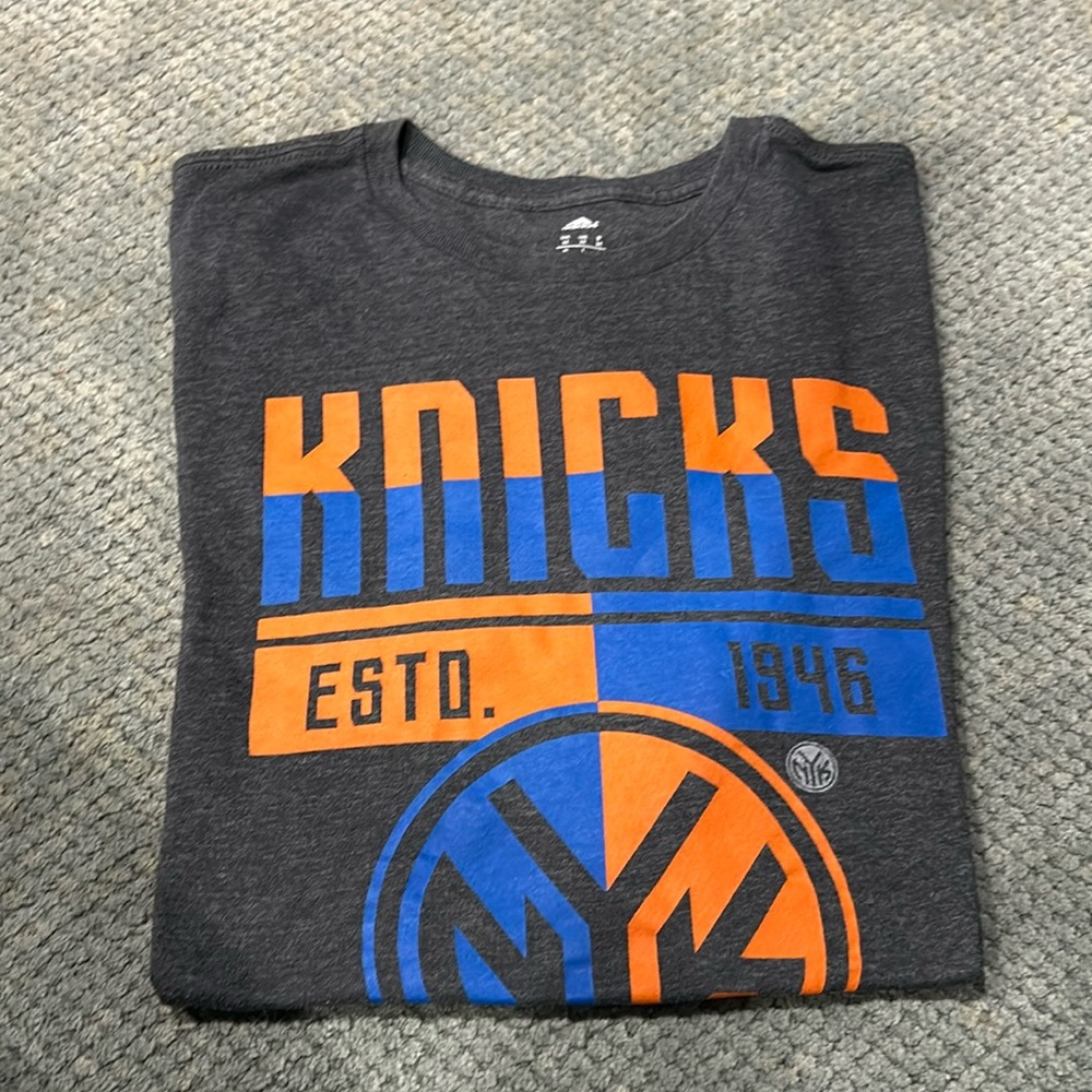 Knicks t shirt